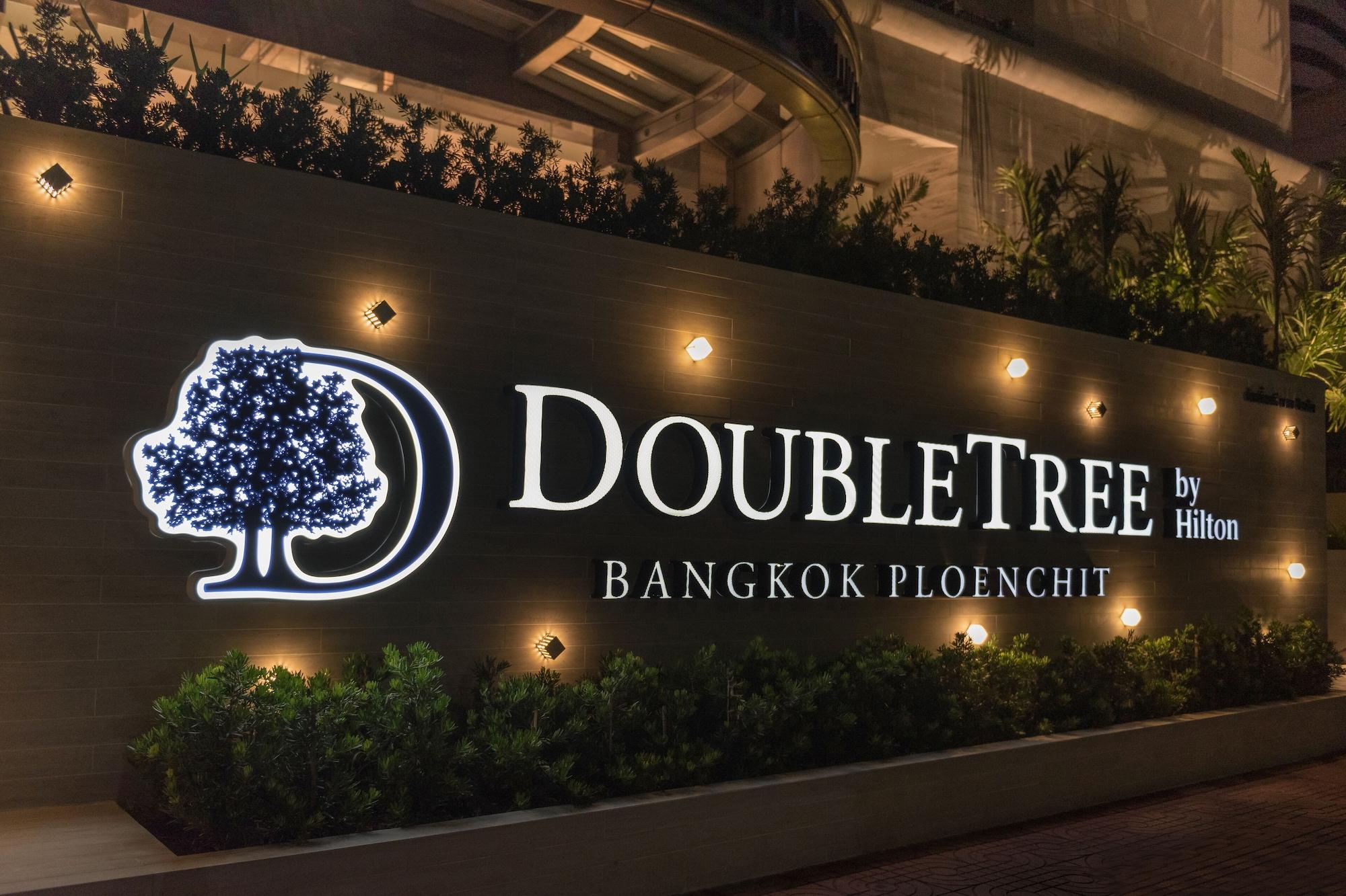 Doubletree By Hilton Bangkok Ploenchit Hotel Exterior photo